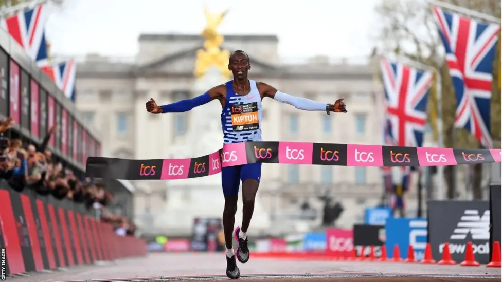 Vittoria di Kelvin Kiptum alla Maratona di Londra 2024