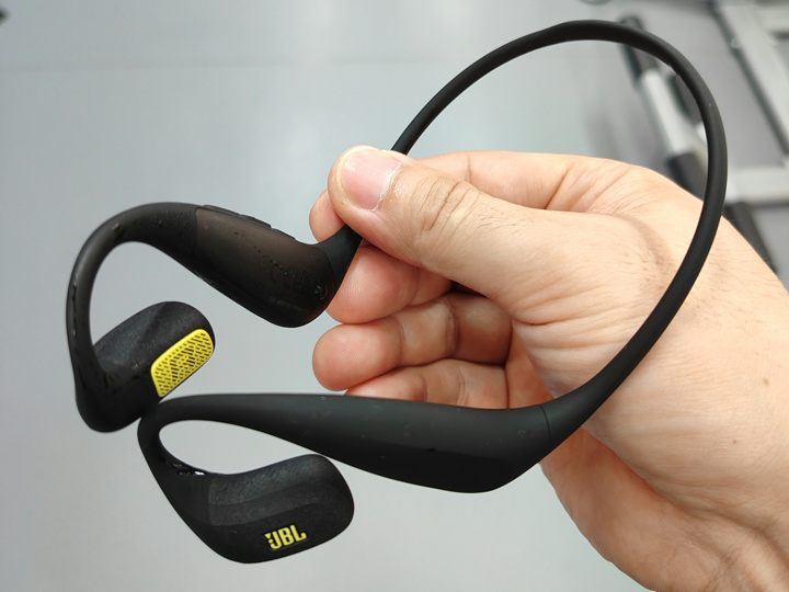Cuffie Open Ear JBL Endurance Pace: recensione completa per runner